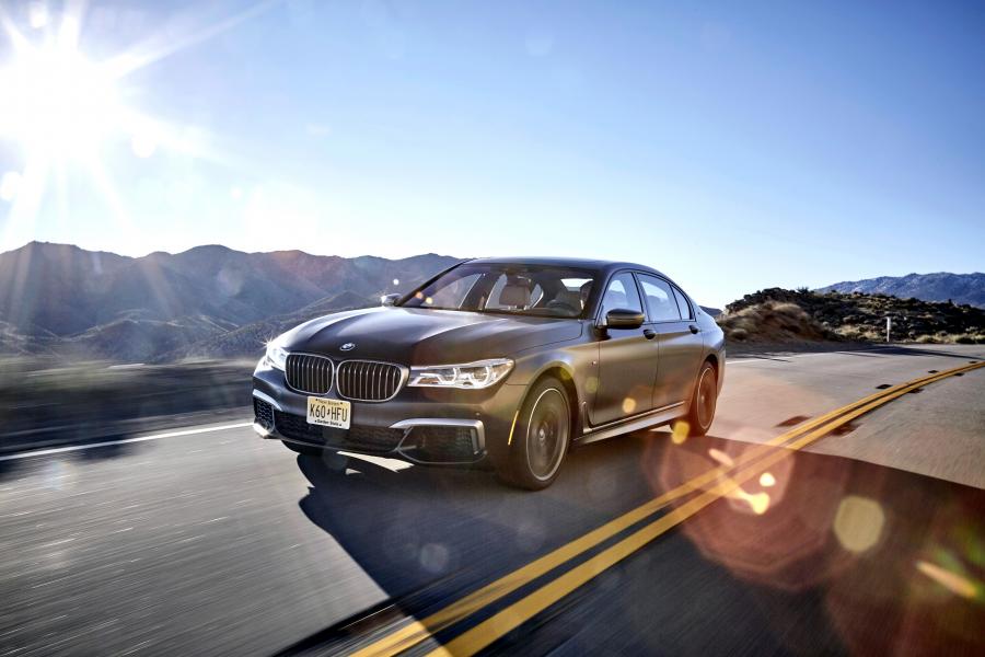  BMW M760i xDrive 2017 года  (NA) (фото 2 из 154)